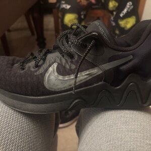 Nike Black Low-Top Athletic Sneakers with White Tag Detail